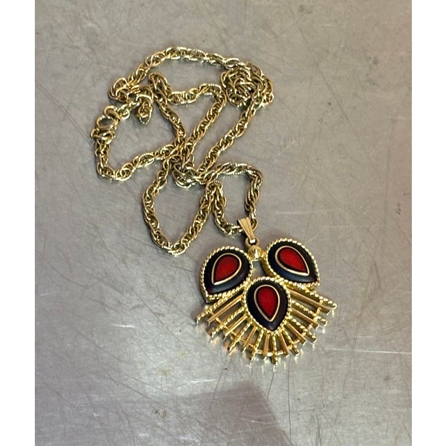 1960s-70s gold tone/red/black teardrop tribal style pendant necklace. Excellent condition.