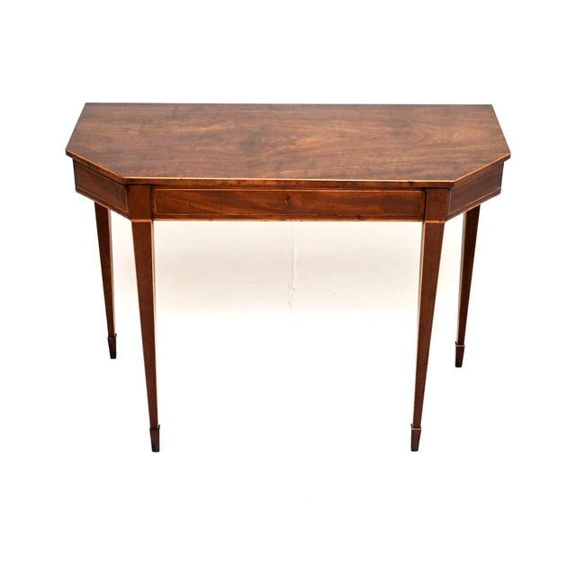A wonderful antique Georgian period console table, made in England and dating from around the 1790-1810 period. The...