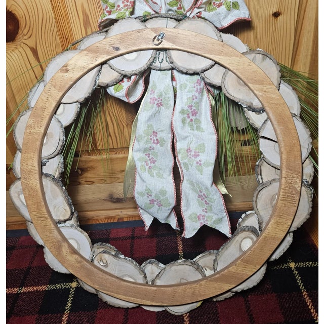 Handcrafted Oak Slice Holiday Wreath – 24” Rustic Elegance For Sale - Image 10 of 12