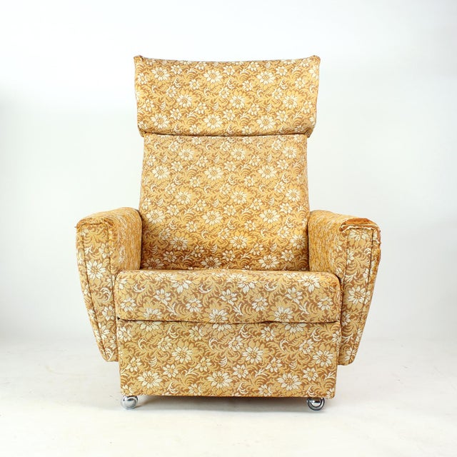 Mid-Century Wingchair on Wheels from Ton, Former Czechoslovakia, 1960s For Sale - Image 14 of 14
