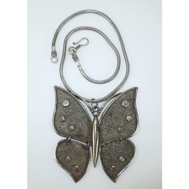 Silver Metal Articulated Butterfly Pendant Necklace, c.1970 For Sale - Image 4 of 12