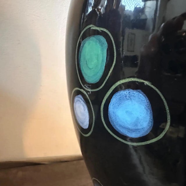 1960s Gio Ponti Style Mid-Century Modern Hand Painted Ceramic Vase For Sale - Image 4 of 11