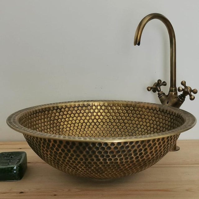 our exquisite Custom Made Oval Sink for Bathroom. This premium sink is expertly crafted to bring sophistication and style...