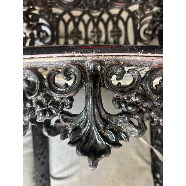 Metal Early 20th Century Victorian Betsy Ross Pattern Cast Iron Garden Settee & Armchair, Set of 2 For Sale - Image 7 of 18