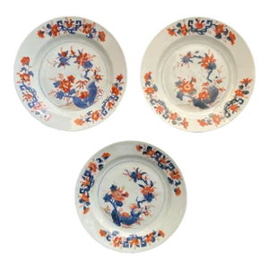 Early 20th Century Chinese Hand-Painted Imari Porcelain Plates, Set of 3