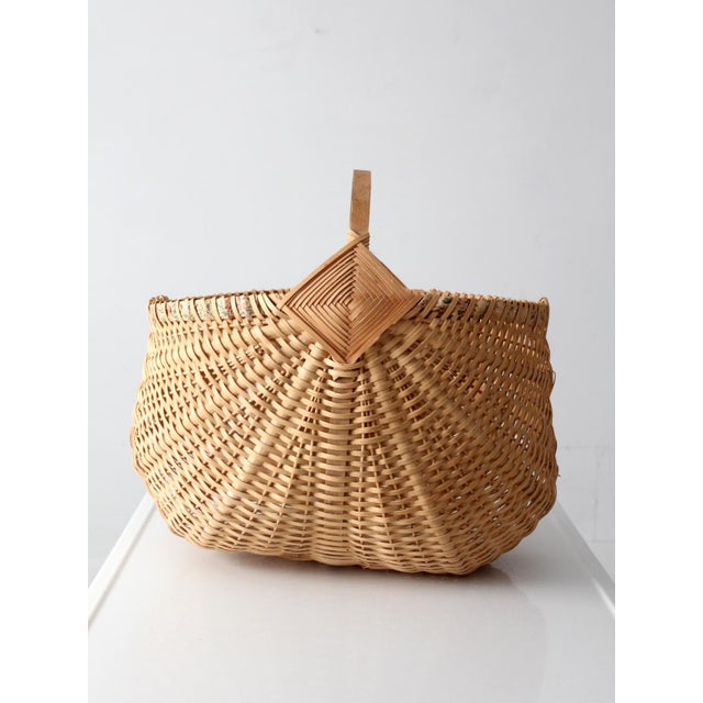Vintage Wicker Buttocks Basket With Floral Trim For Sale - Image 17 of 17