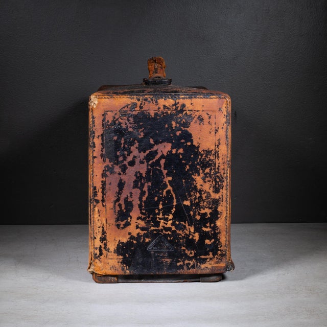 Antique Distressed Leather Camera Case c.1900-1930 For Sale - Image 4 of 10