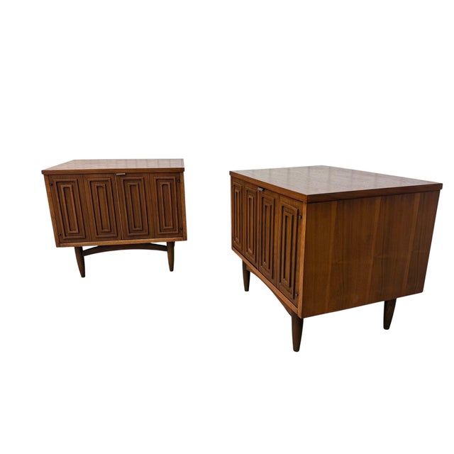 Mid-Century Modern Mid-Century Modern Broyhill Sculptra Walnut Nightstands - Set of 2 - Refinished! For Sale - Image 3 of 9