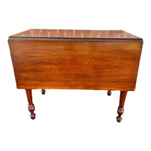 Early 20th Century Early American Style Cherry Drop-Leaf Pembroke Table.