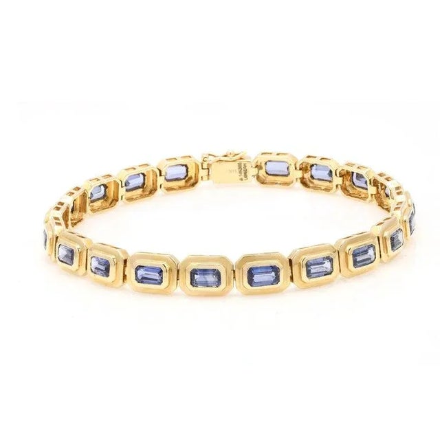 This is part of Chairish’s Fine Jewelry assortment. Tanzanite gemstone tennis bracelet in 14K gold. It has a perfect...