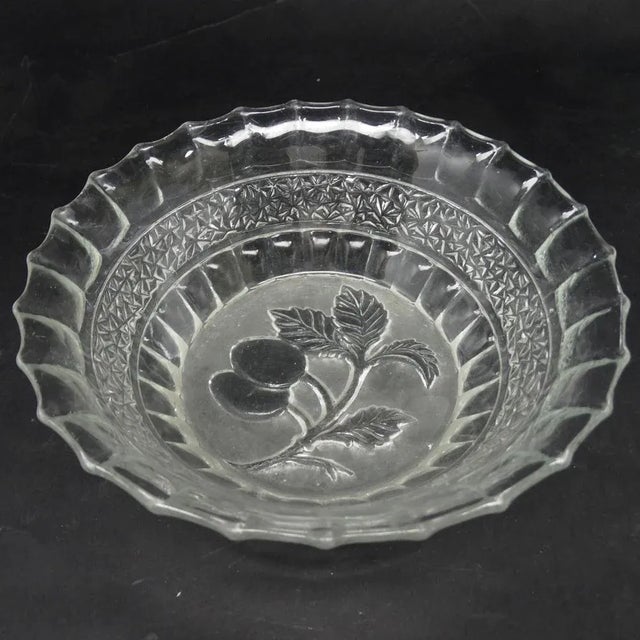 Art Deco Bowl attributed to Krosno Glassworks, Poland, 1950s, in Good conditions. Designed 1950 to 1959 This piece is...