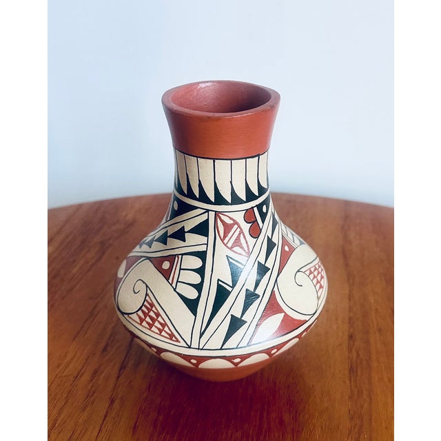 Rustic P. R. Tosa Native American Pottery Vase Pueblo New Mexico 1960s Handmade Vintage For Sale - Image 3 of 8