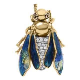 18K Yellow Gold 1/2 Cttw Pave Set Diamond and Blue-Green Enamel Bumblebee Brooch Pin (F-G Color, VS1-VS2 Clarity) For Sale