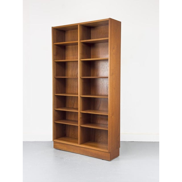 Purple Large Vintage Teak Bookcase by Carlo Jensen for Hundevad & Co., 1960s For Sale - Image 8 of 18