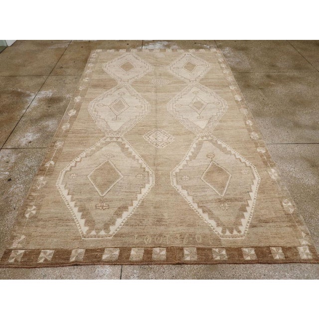 Galerie Shabab Collection Mid-20th Century Turkish Anatolian Gallery Carpet For Sale - Image 4 of 10