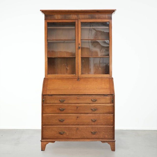 Antique English Oak Bookcase with Upright and Original Glass, 1700s For Sale - Image 17 of 17