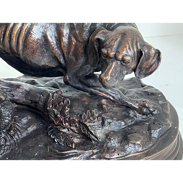 Late 19th Century Antique French Bronze Hunting Dog Sculpture Signed E. Delabrièrre – Animalier Pointer With Game Bird c.1900 For Sale - Image 5 of 11