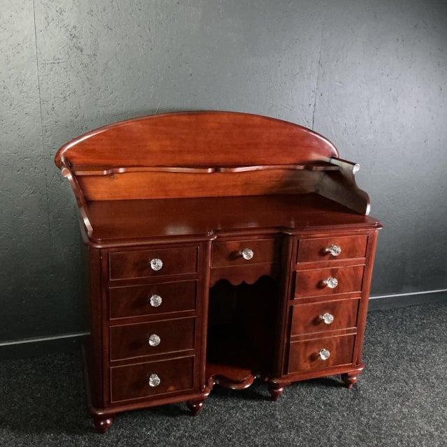 Antique Victorian Mahogany Chest, 1870, in Restored conditions. Designed before 1890