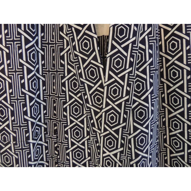 2020s Wearable Blue and White Cotton Printed Fabric Kimono For Sale - Image 5 of 6