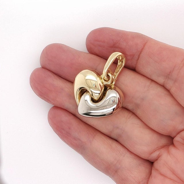 This authentic Chimento puff heart pendant is a beautiful expression of Italian craftsmanship and timeless design....