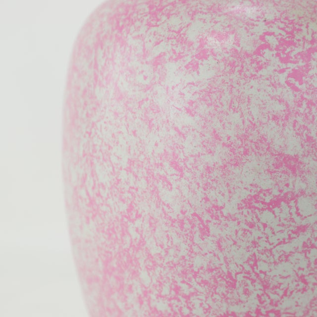 Early 21st Century Pair of Pink and White Speckled Lidded Porcelain Jars – Modern Decorative Accent For Sale - Image 5 of 9