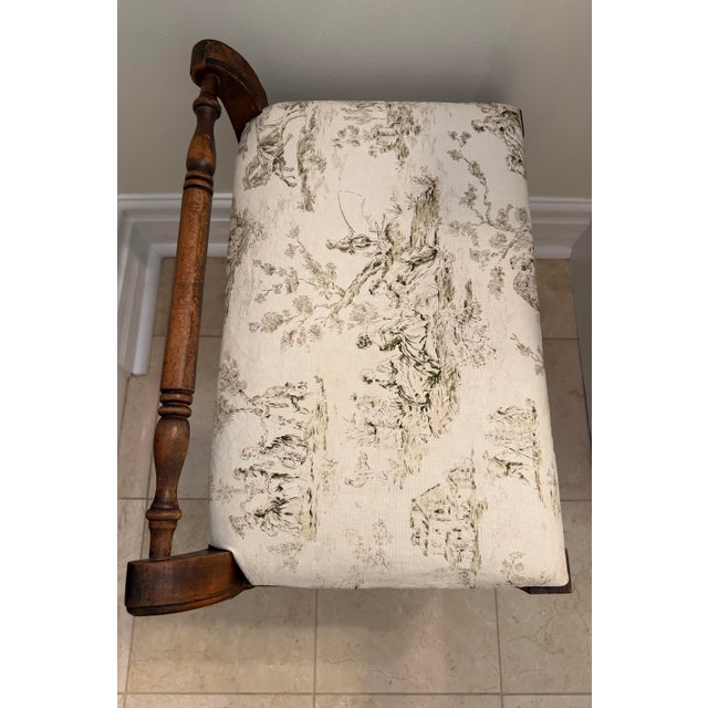 Vintage 1930s American Walnut Upholstered Entryway Bench With French Toile Linen Seat For Sale In Chicago - Image 6 of 7