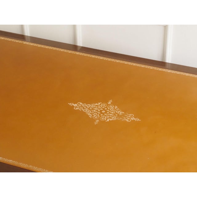 Louis XVI Style Desk in Mahogany with Leather To For Sale - Image 5 of 17