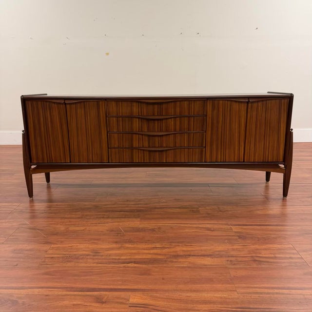 Mid-Century Modern Striking Mid-Century Rocket Leg Sideboard For Sale - Image 3 of 17