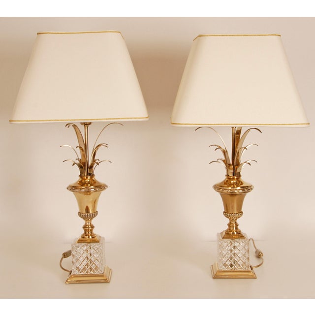 1970s Mid-Century Hollywood Regency Table Lamps in Crystal and Gilt Brass Reed by Maison Jansen for Maison Charles, 1970s, Set of 2 For Sale - Image 5 of 13