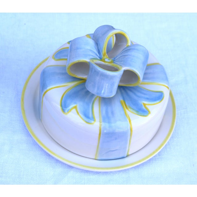 Traditional Late 20th Century Ribbons and Bow Plate and Cover Portugal Martam Safaril For Sale - Image 3 of 10