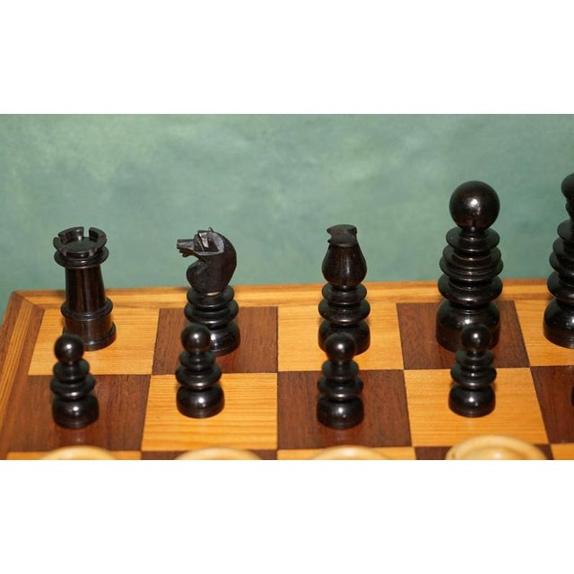 Vintage English Pattern Boxwood & Ebonised Chess Set, 1950, Set of 32 For Sale - Image 4 of 16