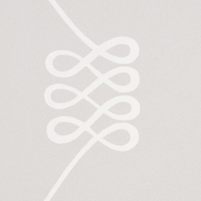 Contemporary Sample - Schumacher Nicolette Wallpaper in White on Grey For Sale - Image 3 of 4