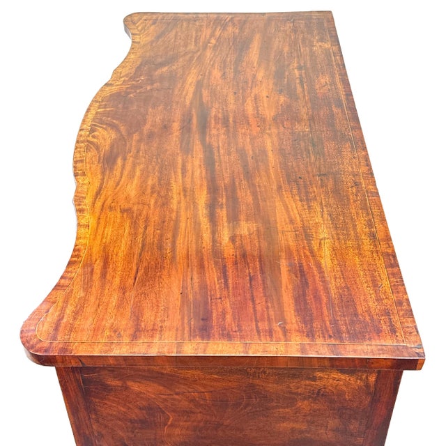 Late 18th Century Small Georgian Mahogany Serpentine Sideboard, 1780s For Sale - Image 5 of 15