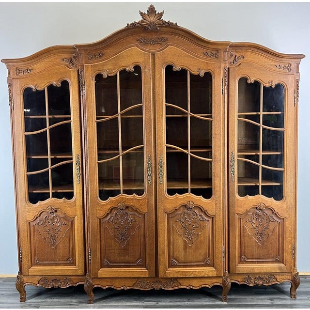 Vintage French Louis XIV Style Oak Display Cabinet For Sale - Image 13 of 13