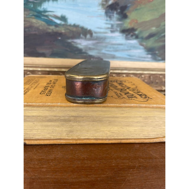 19th Century Possibly Dutch Brass and Copper Toned Snuff Box With Figural Tavern Scene and "T Is Niet Anders" Inscription. For Sale In Seattle - Image 6 of 10