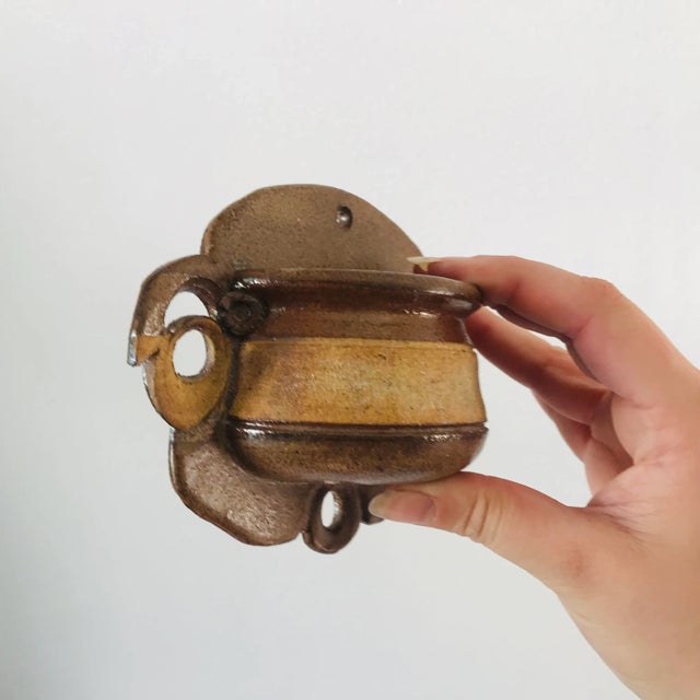 Boho Chic Jim Stoehr Signed Studio Pottery Match Strike From 1991 For Sale - Image 3 of 8