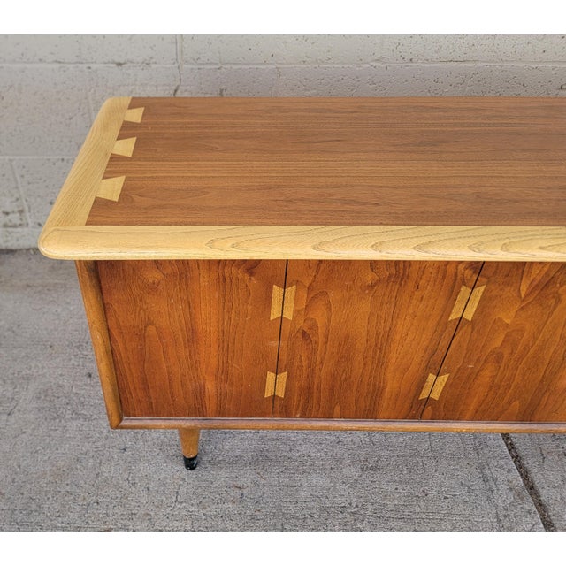 1960s Lane Acclaim Cedar Trunk / Blanket / Hope Chest For Sale - Image 5 of 18