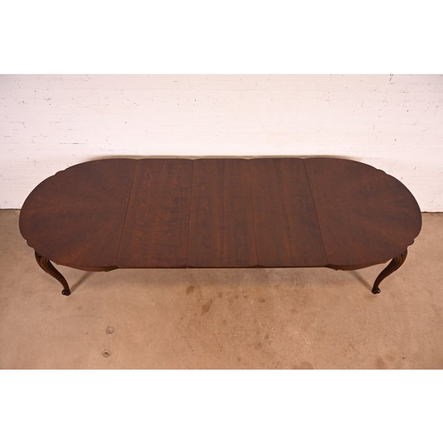 Baker Furniture Company Baker Furniture Style French Provincial Louis XV Carved Cherry Wood Extension Dining Table | Newly Refinished For Sale - Image 4 of 17