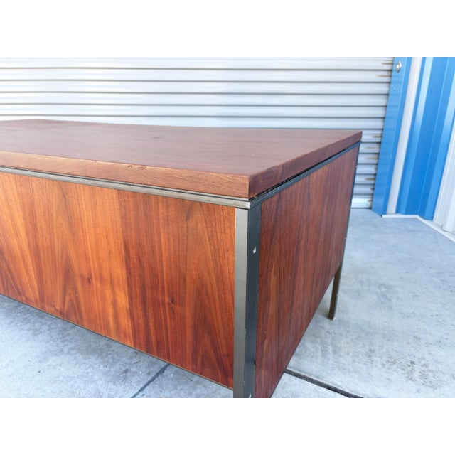 1960s Mid Century Walnut and Metal Executive Desk Styled After Knoll For Sale - Image 12 of 12