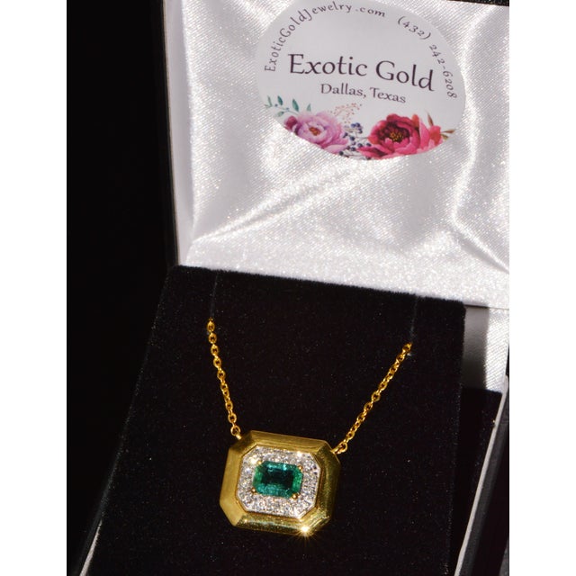 Gia Certified Natural 1.76Cts Emerald Diamond 18k Solid Gold Necklace For Sale - Image 16 of 17