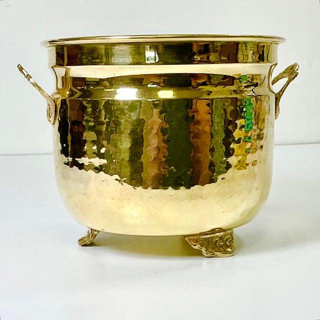 Hollywood Regency Mid-Century Boho Chic Arts & Crafts Hollywood Regency Footed Hammered Brass Planter With Handles For Sale - Image 3 of 8