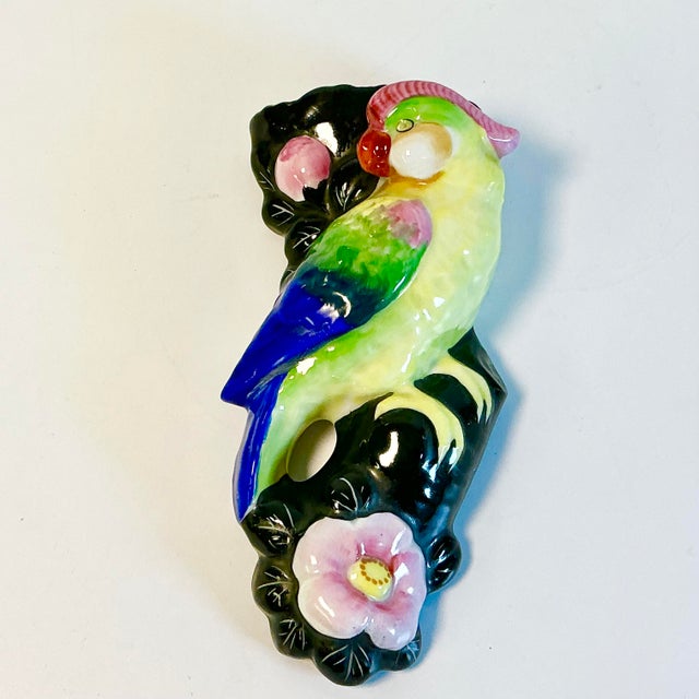 1950s Vintage Japanese Chinoiserie Boho Chic Ceramic Parrot Wall Pocket. For Sale - Image 6 of 13