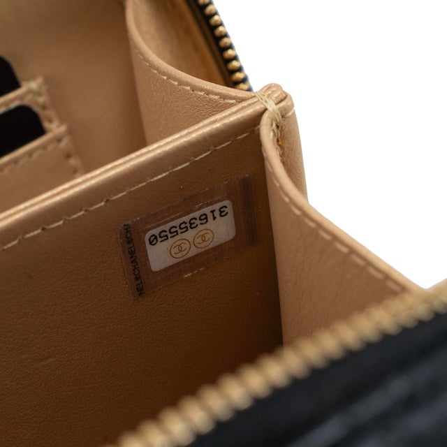 Chanel CC Metal Plate Vanity Case Lambskin Gold-Tone Hardware Shoulder Bag For Sale - Image 11 of 13