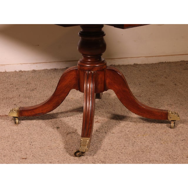 Magnificent 19th-century Pembroke drop-leaf table in solid mahogany - England A beautiful solid mahogany top with a lovely...