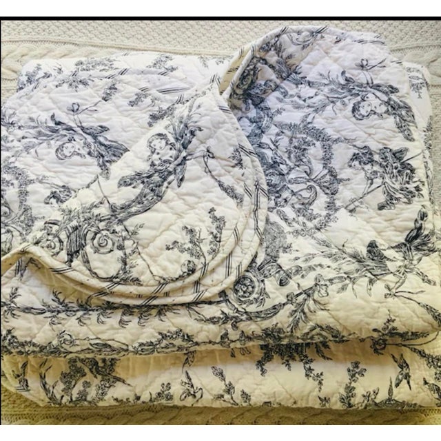 Textile Vintage French Country Toile Quilt, Black and White Cotton Bedspread, Scalloped Edge, Full/Queen For Sale - Image 7 of 18