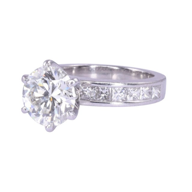 This is part of Chairish’s Fine Jewelry assortment. Estate GIA certified 2.06 carat diamond center engagement ring. This...