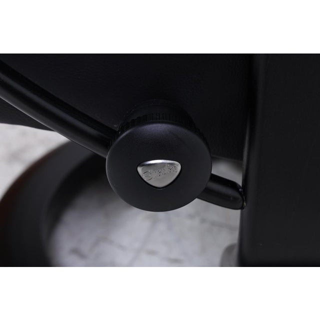 Set of Consul Recliner with Ottoman in Leather from Stressless For Sale - Image 14 of 18