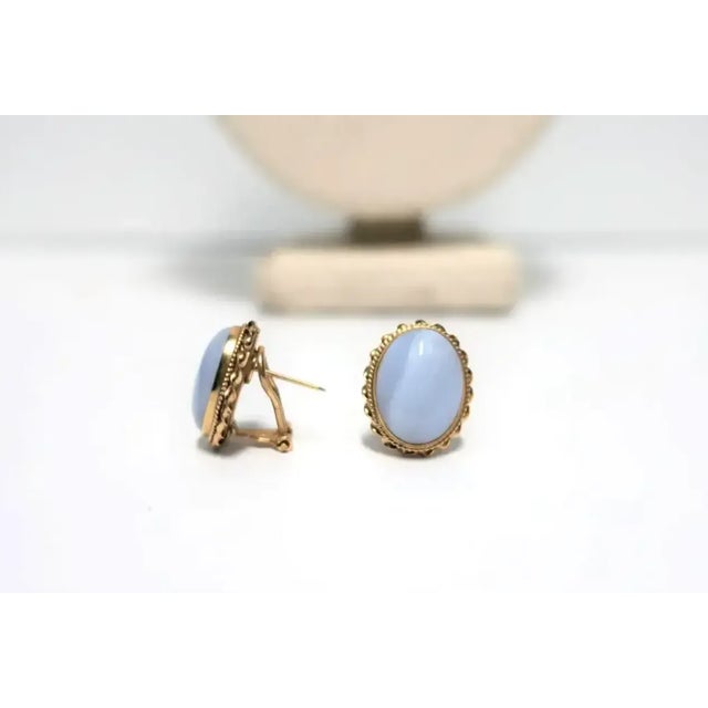 Chalcedony Quartz and 14-Karat Gold Earrings, Pair For Sale In New York - Image 6 of 12