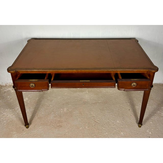 French Elegant Early 20th Century Writing Desk With Brass Details and Three Drawers For Sale - Image 3 of 14