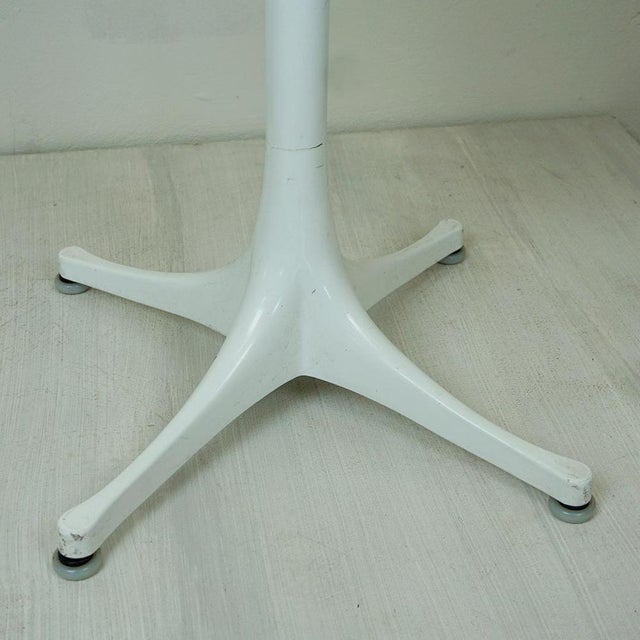 Herman Miller White Pedestal Coffee Table by George Nelson for Herman Miller, 1960s For Sale - Image 4 of 13